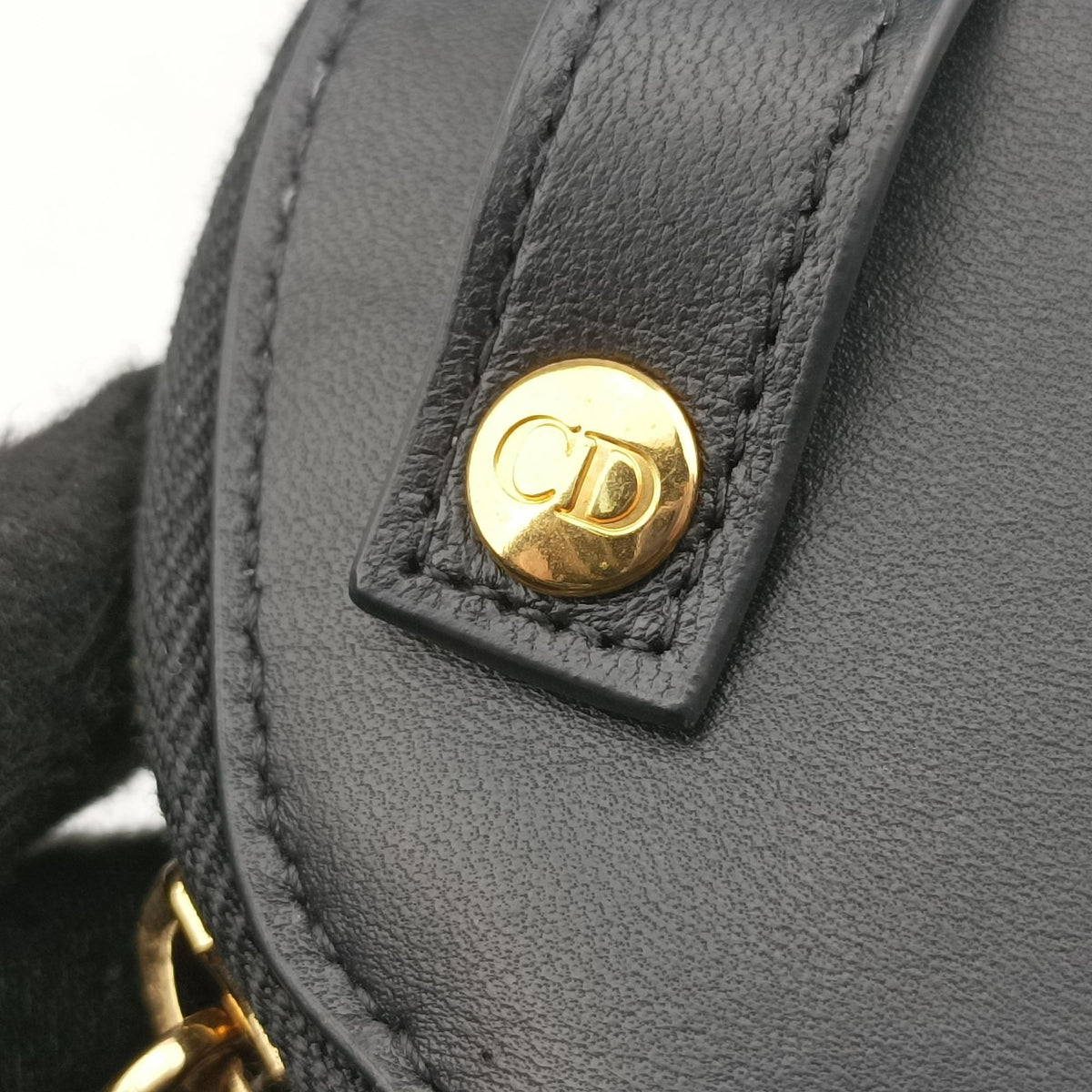 Secondhand Christian Dior 30 Montaigne Removable Black Lambskin  shoulderbag | stylenewstar