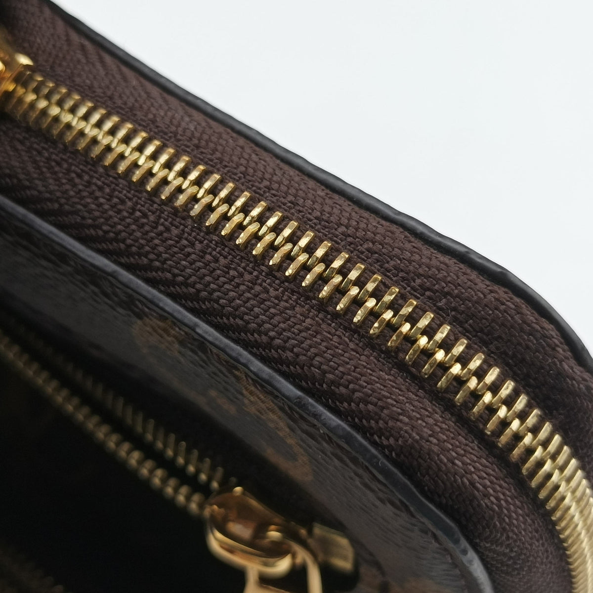 Pre-owned Louis Vuitton Utility Brown Monogram canvas M80746 shoulderbag | stylenewstar