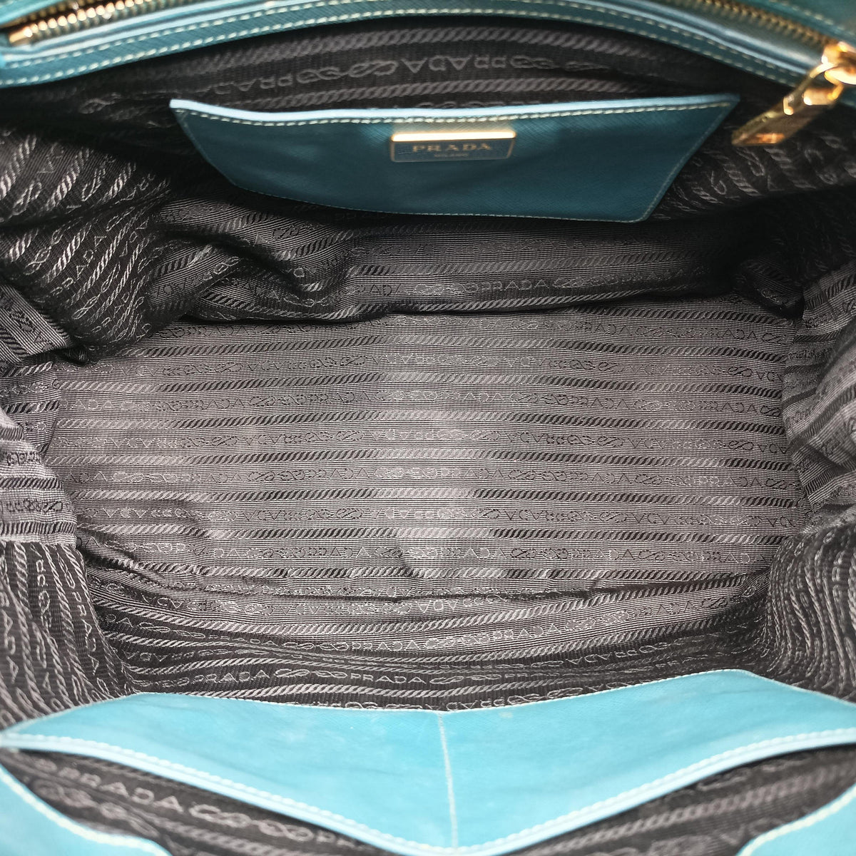 Vintage Prada Galleria Green SAFFIANO Leather BN1786 handbag | stylenewstar