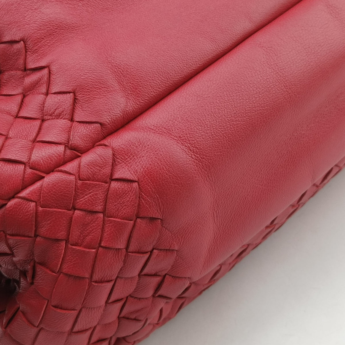 Pre-owned Bottega Veneta Campana Red Lambskin  shoulderbag | stylenewstar