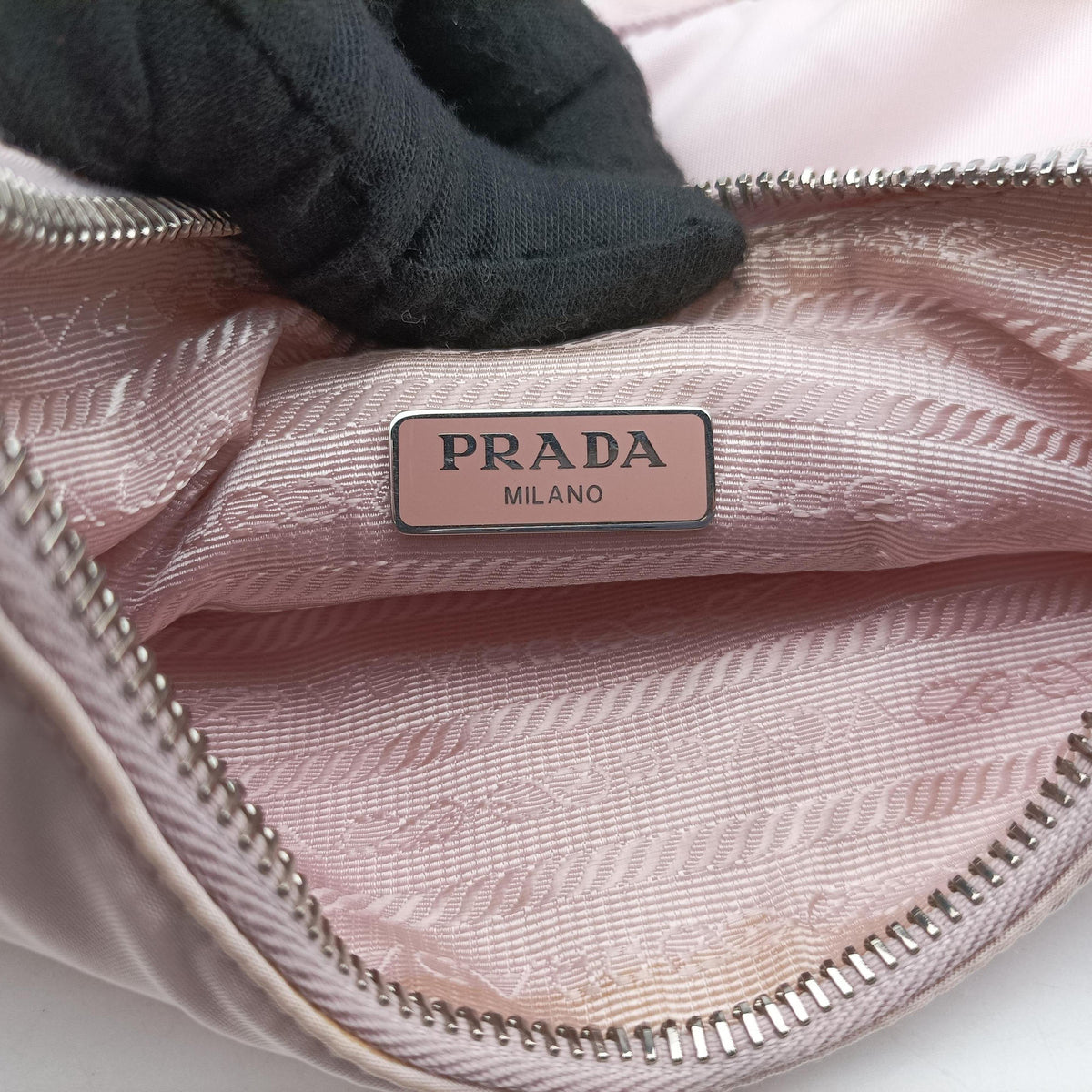 Pre-owned Prada Re-Edition 2005 Re-Nylon Pink nylon 1BH204 shoulderbag | stylenewstar