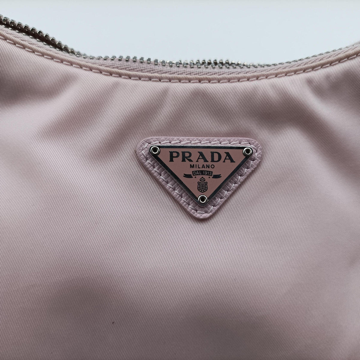 Pre-owned Prada Re-Edition 2005 Re-Nylon Pink nylon 1BH204 shoulderbag | stylenewstar