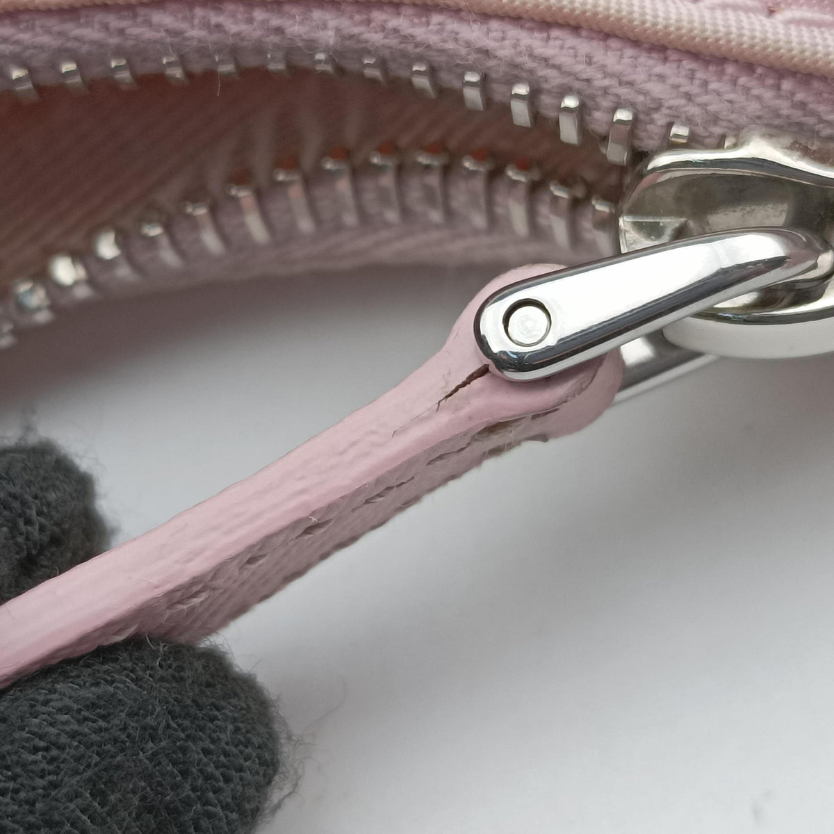 Pre-owned Prada Re-Edition 2005 Re-Nylon Pink nylon 1BH204 shoulderbag | stylenewstar