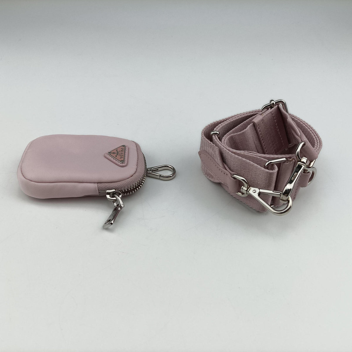 Pre-owned Prada Re-Edition 2005 Re-Nylon Pink nylon 1BH204 shoulderbag | stylenewstar