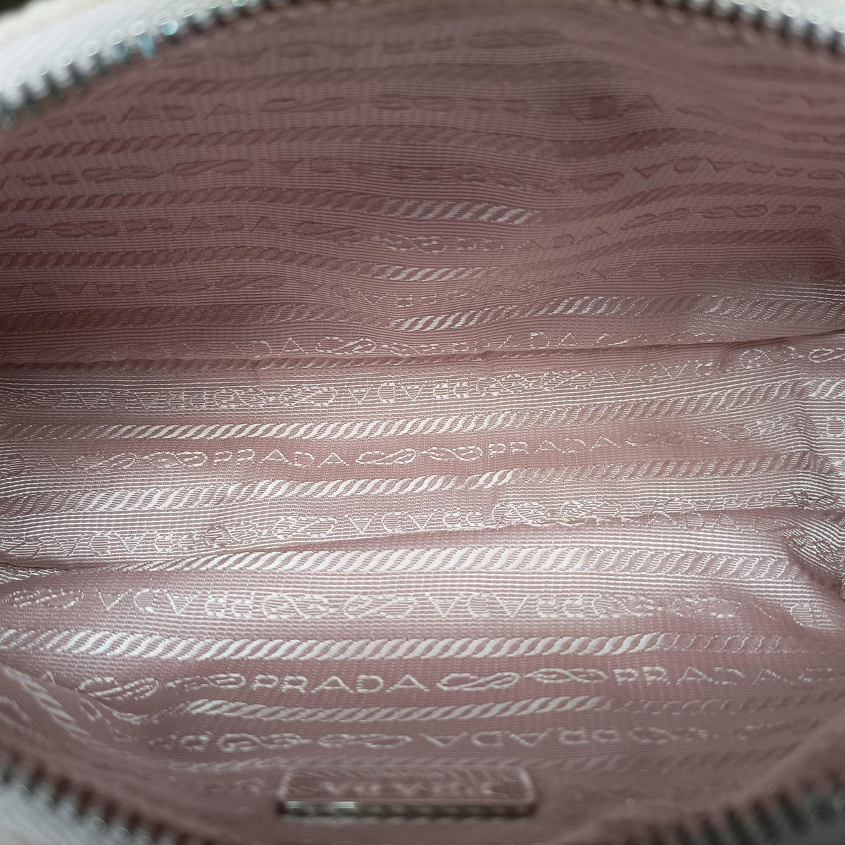Pre-owned Prada Re-Edition 2005 Re-Nylon Pink nylon 1BH204 shoulderbag | stylenewstar