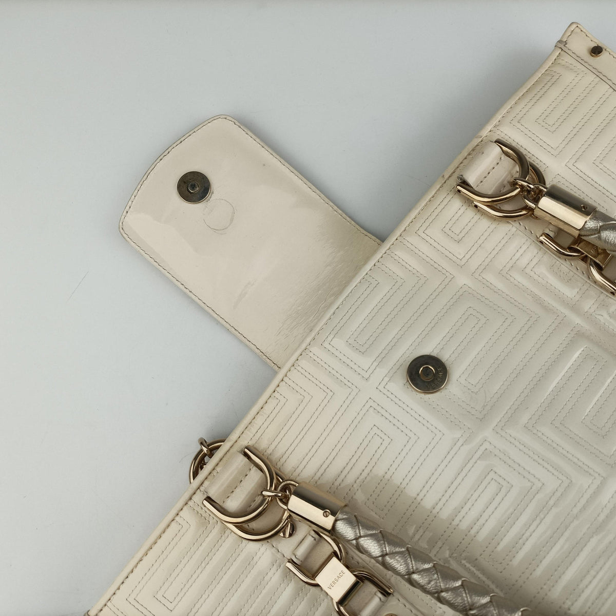 Pre-owned VERSACE Snap Out Of It White Patent  handbag | stylenewstar