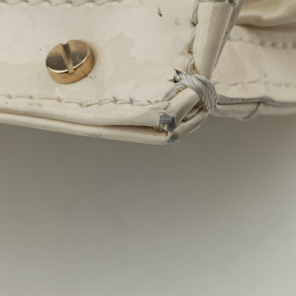 Pre-owned VERSACE Snap Out Of It White Patent  handbag | stylenewstar