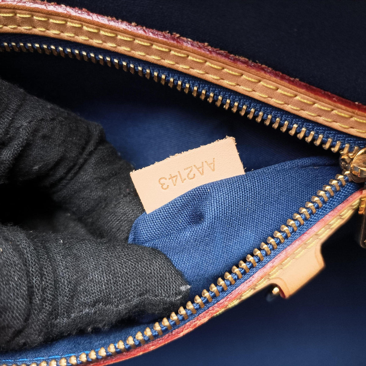 Pre-owned Louis Vuitton Brea MM Grand Bleu Vernis M90054 shoulderbag | stylenewstar