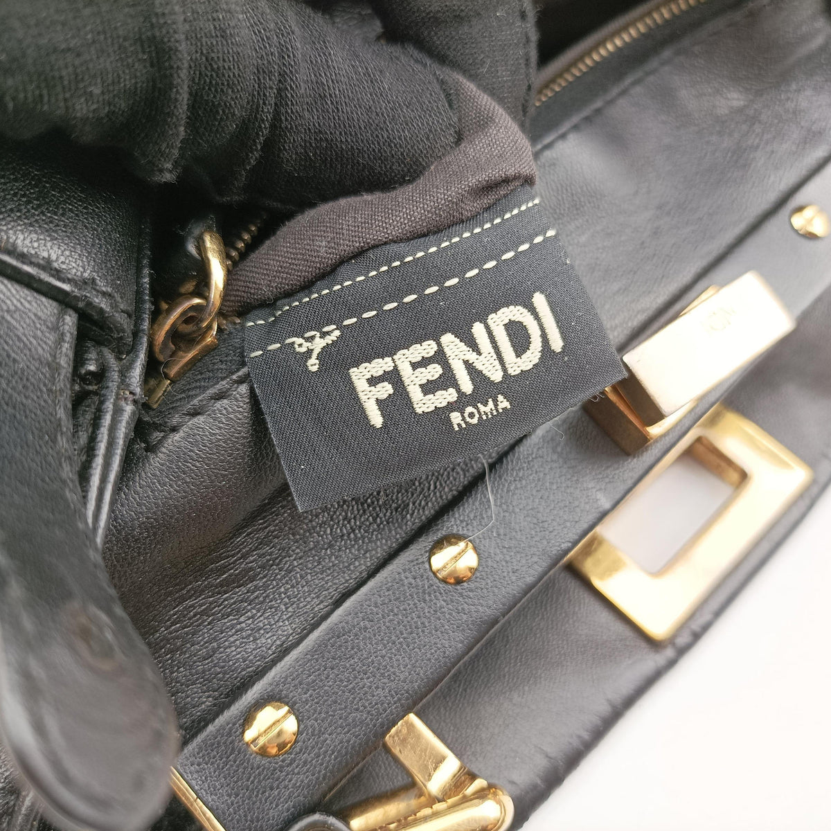 Pre-owned Fendi PEEKABOO Black Leather 8BN244 shoulderbag | stylenewstar