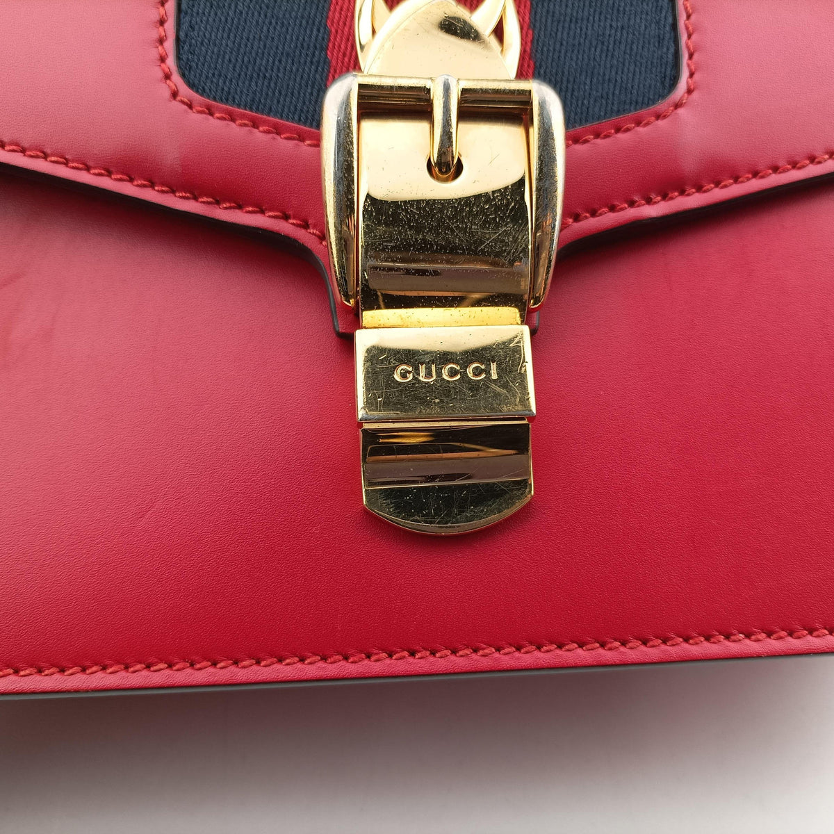 Secondhand Gucci Sylvie Red Leather 421882 shoulderbag | stylenewstar