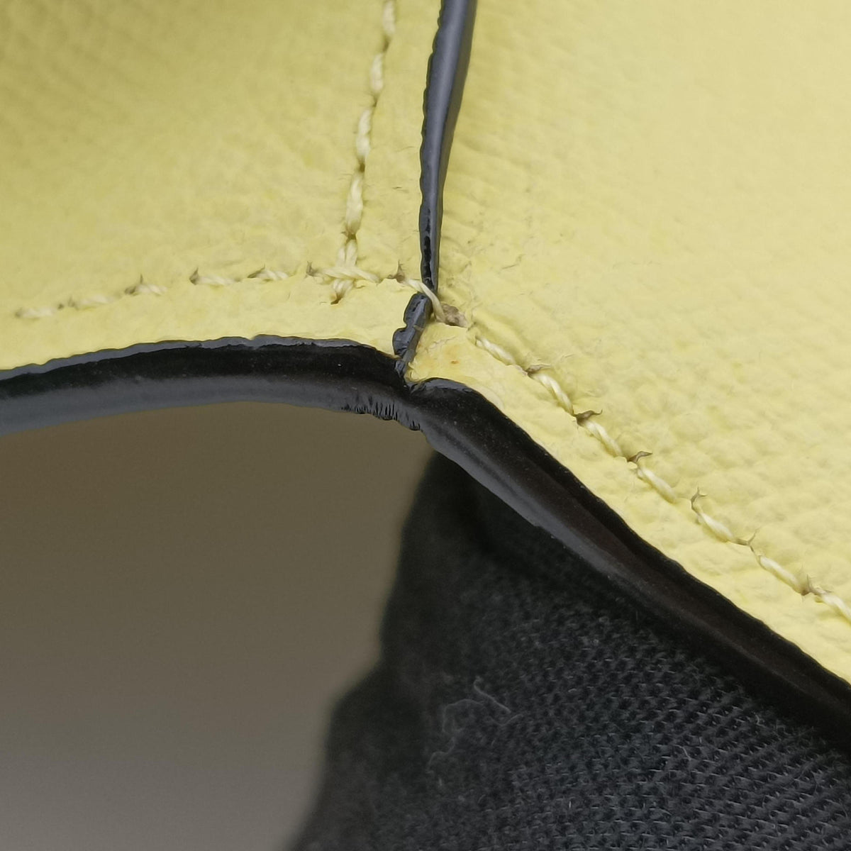 Pre-owned Valextra Iside Yellow×Green×Pink Leather  shoulderbag | stylenewstar