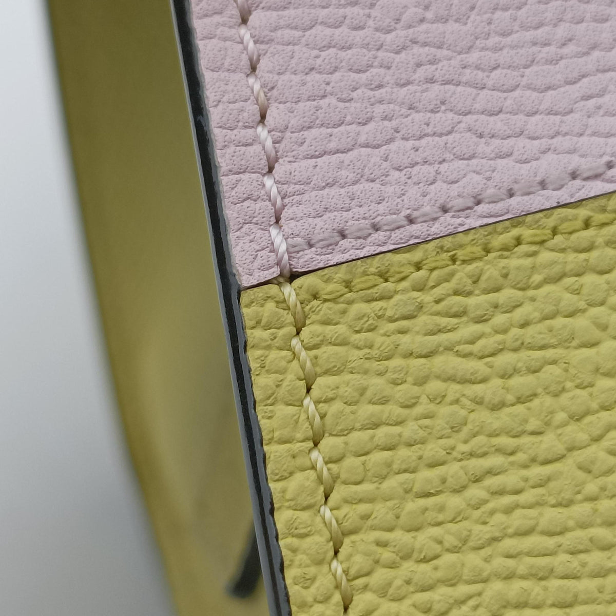 Pre-owned Valextra Iside Yellow×Green×Pink Leather  shoulderbag | stylenewstar