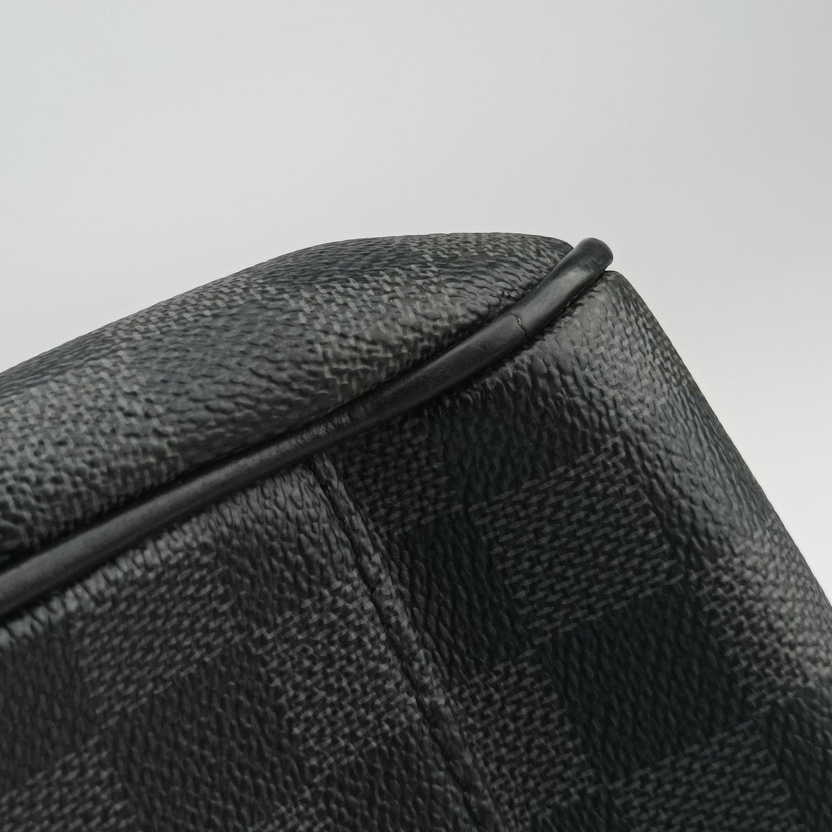 Pre-owned Louis Vuitton Tadao Noir Damier Graphite N51192 shoulderbag | stylenewstar