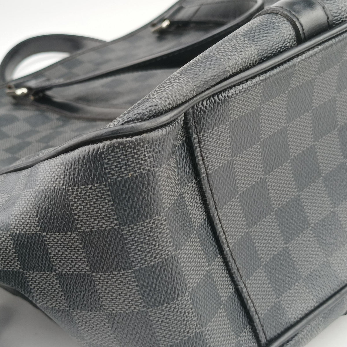 Pre-owned Louis Vuitton Tadao Noir Damier Graphite N51192 shoulderbag | stylenewstar