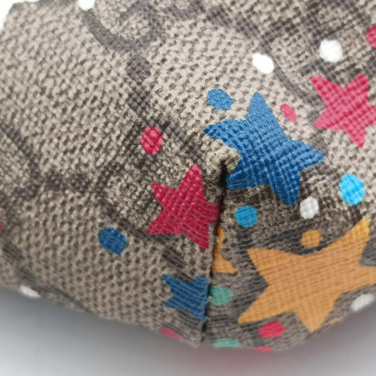 Pre-owned Gucci Kids Line Children's Star beige×multi PVC coated canvas 502095 bum bag/waist bag | stylenewstar