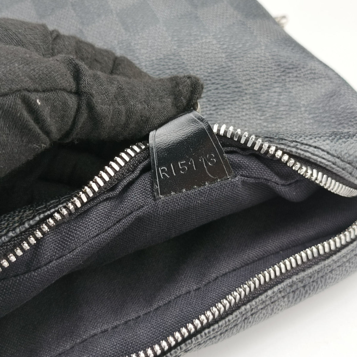 Secondhand Louis Vuitton Porte Documents Voyage Noir Damier Graphite N41125 handbag | stylenewstar
