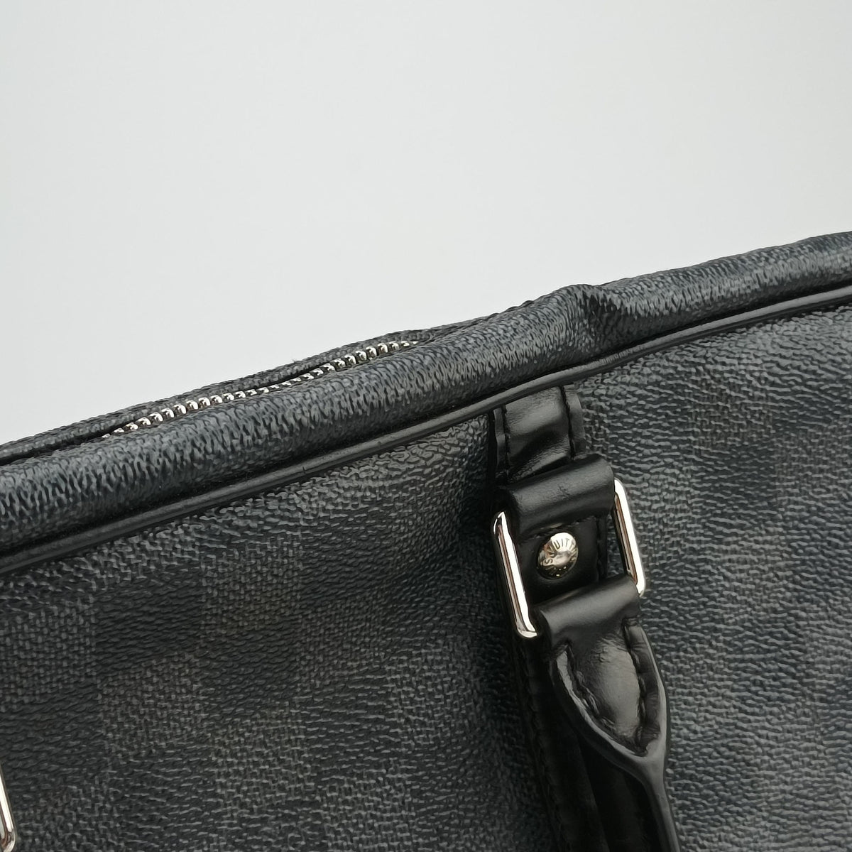 Secondhand Louis Vuitton Porte Documents Voyage Noir Damier Graphite N41125 handbag | stylenewstar