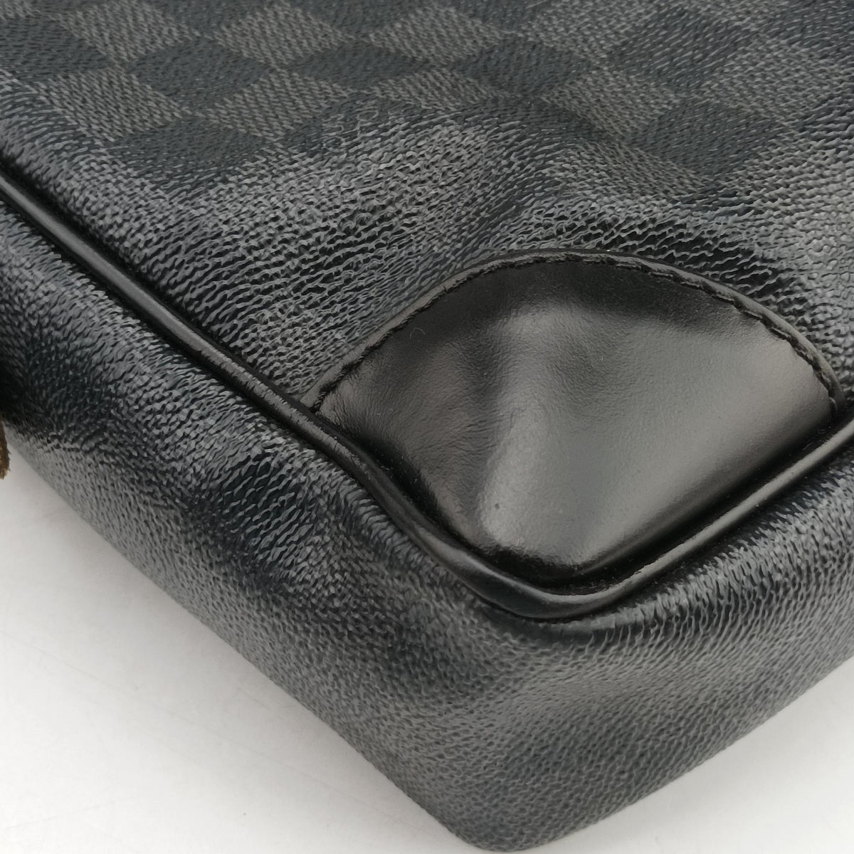 Secondhand Louis Vuitton Porte Documents Voyage Noir Damier Graphite N41125 handbag | stylenewstar