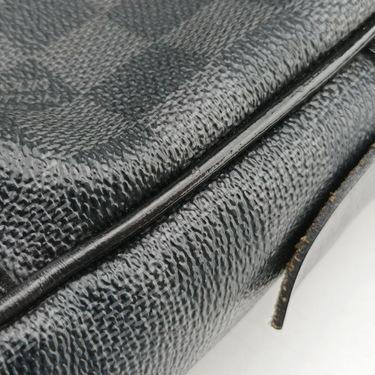 Secondhand Louis Vuitton Porte Documents Voyage Noir Damier Graphite N41125 handbag | stylenewstar