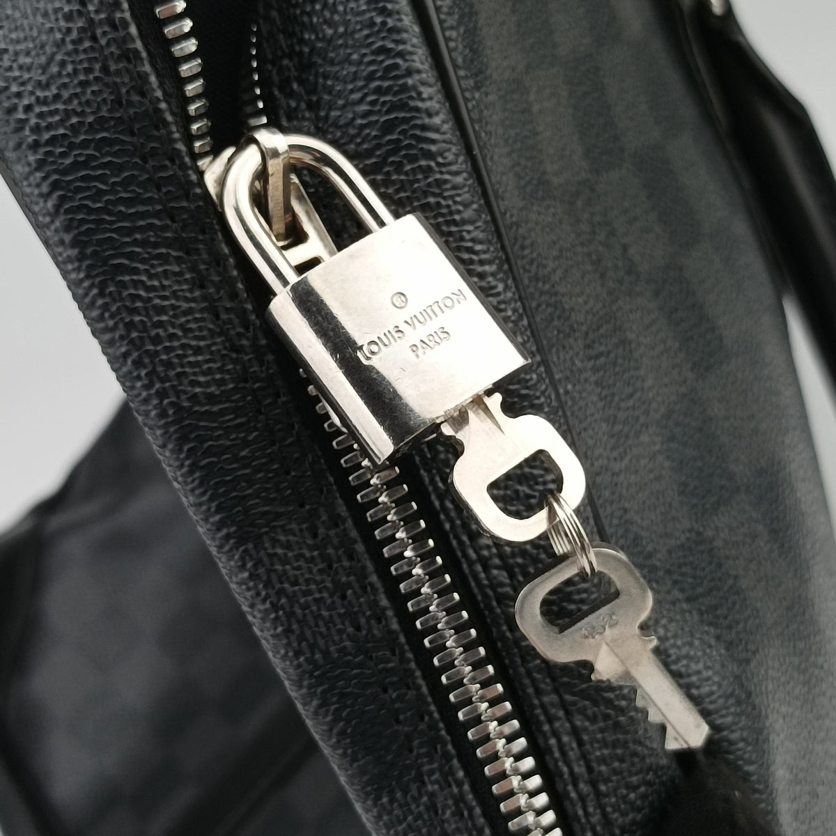 Secondhand Louis Vuitton Porte Documents Voyage Noir Damier Graphite N41125 handbag | stylenewstar