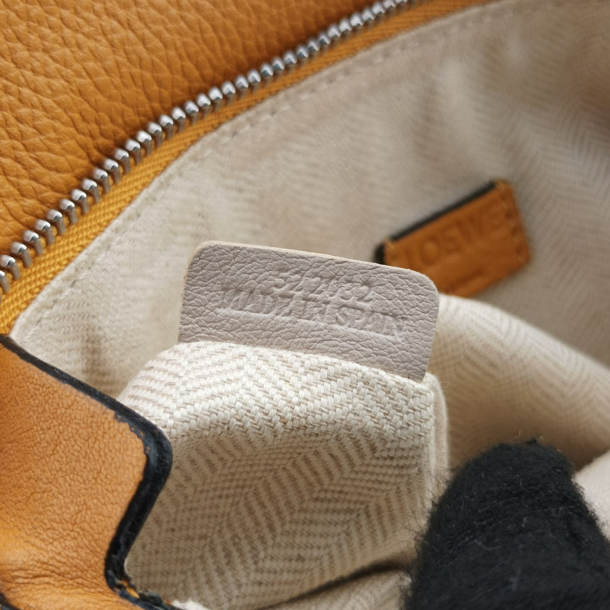Pre-owned Loewe Puzzle mini Yellow Leather 322 30 U95 shoulderbag | stylenewstar