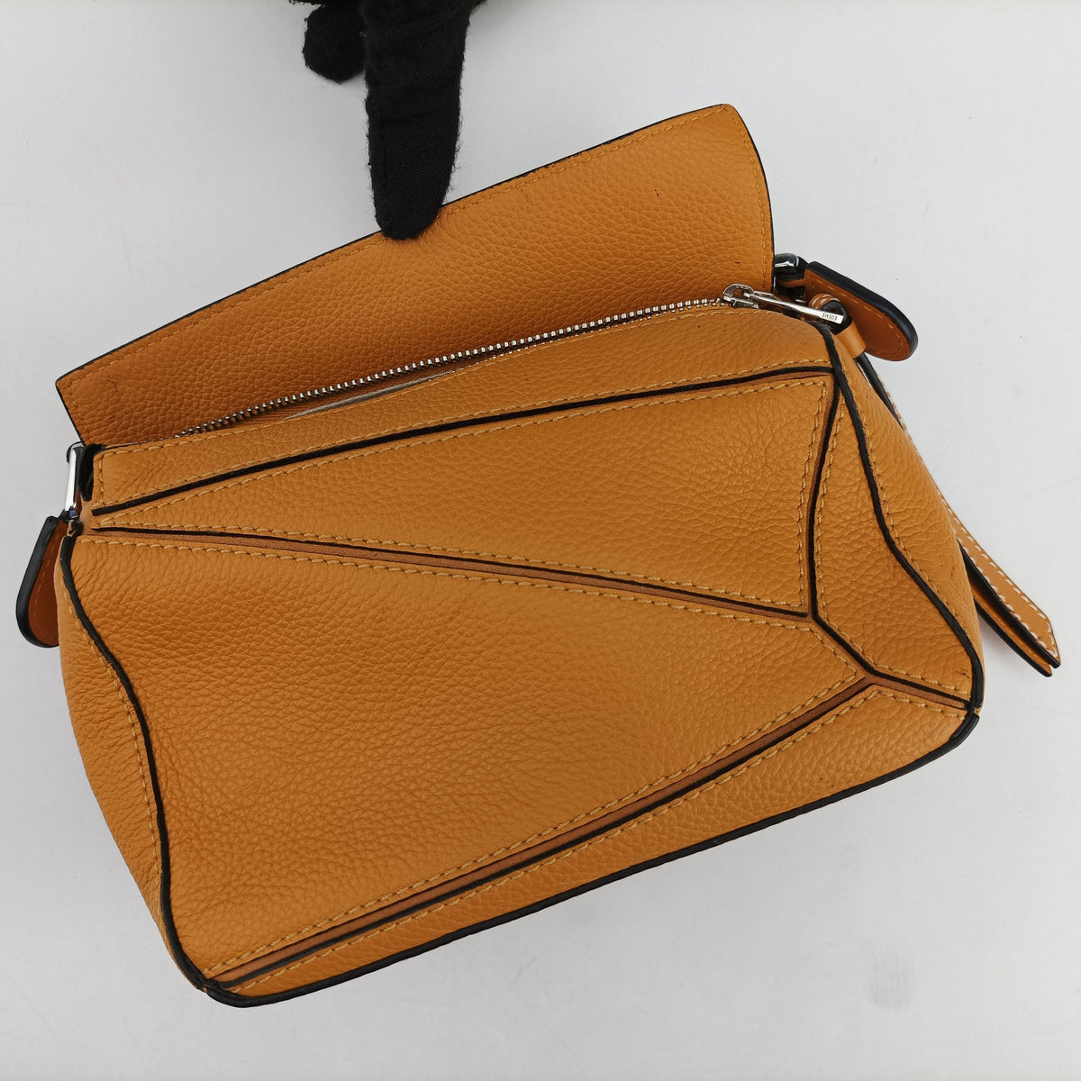 Pre-owned Loewe Puzzle mini Yellow Leather 322 30 U95 shoulderbag | stylenewstar
