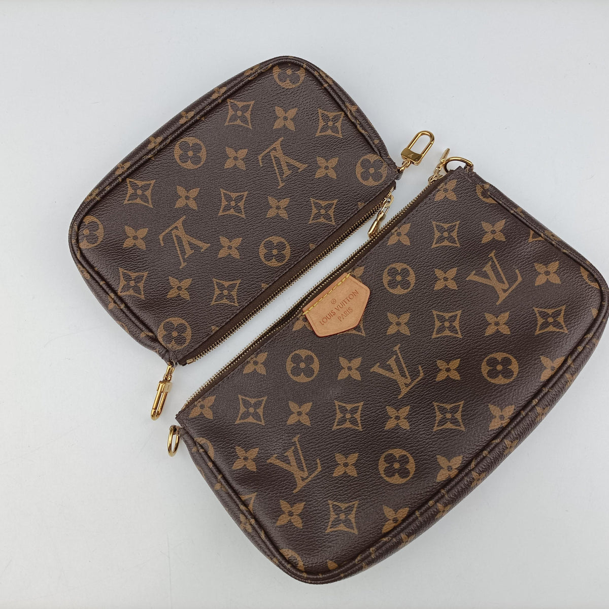 Secondhand Louis Vuitton MULTI POCHETTE ACCESSOIRES brown×khaki Monogram Canvas M44813 shoulderbag | stylenewstar