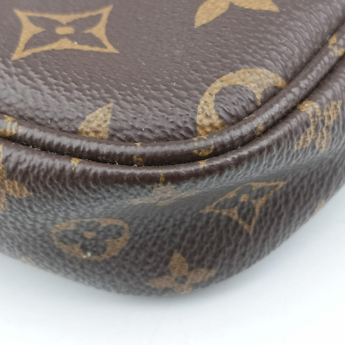 Secondhand Louis Vuitton MULTI POCHETTE ACCESSOIRES brown×khaki Monogram Canvas M44813 shoulderbag | stylenewstar