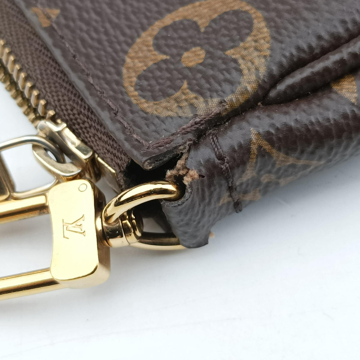 Secondhand Louis Vuitton MULTI POCHETTE ACCESSOIRES brown×khaki Monogram Canvas M44813 shoulderbag | stylenewstar