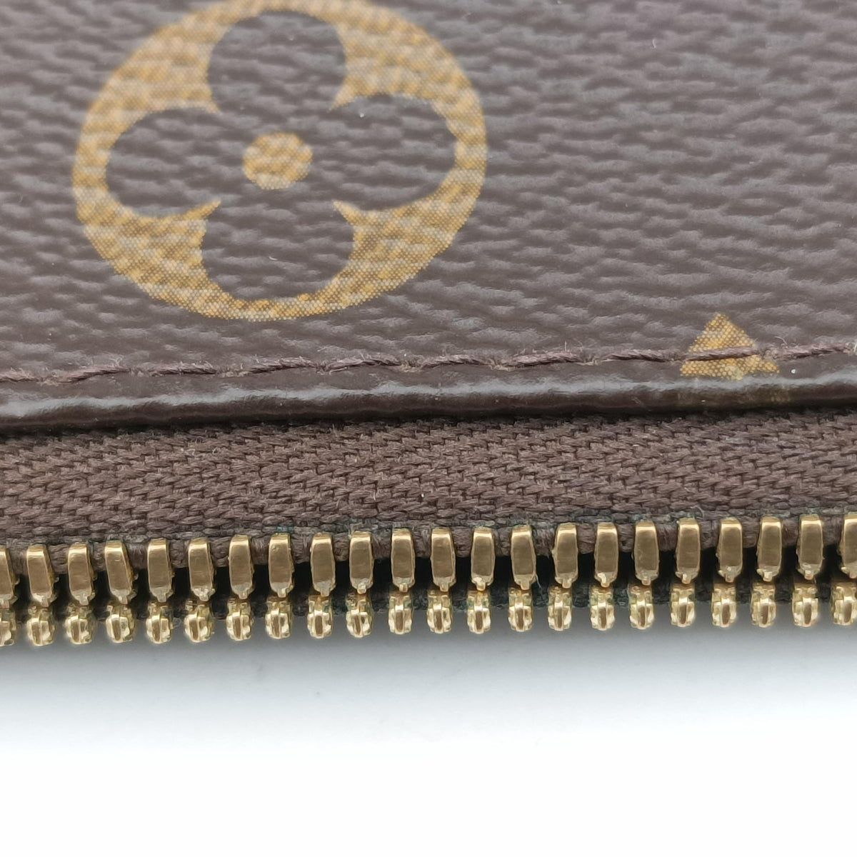 Secondhand Louis Vuitton MULTI POCHETTE ACCESSOIRES brown×khaki Monogram Canvas M44813 shoulderbag | stylenewstar