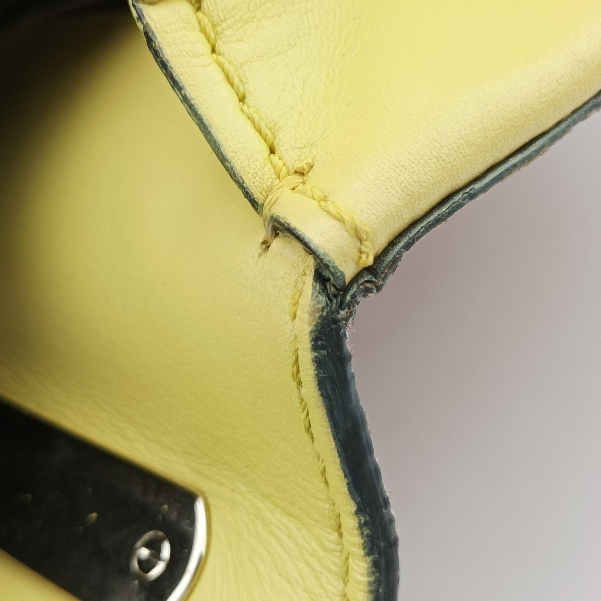 Pre-owned Valentino Va va voom Green Leather  shoulderbag | stylenewstar