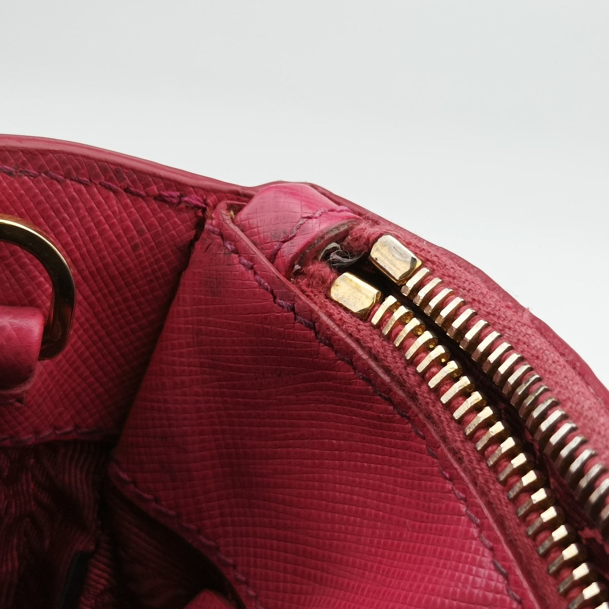 Vintage Prada Galleria Pink SAFFIANO Leather BN1874 shoulderbag | stylenewstar