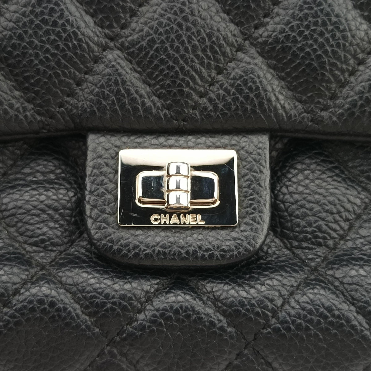 Pre-owned Chanel Matelasse 2.55 Black pebbled U48753 bum bag/waist bag | stylenewstar