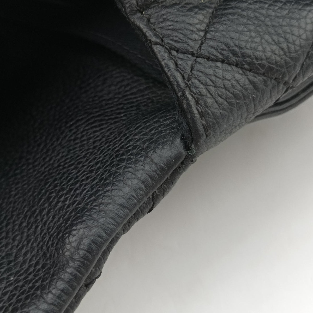 Pre-owned Chanel Matelasse 2.55 Black pebbled U48753 bum bag/waist bag | stylenewstar