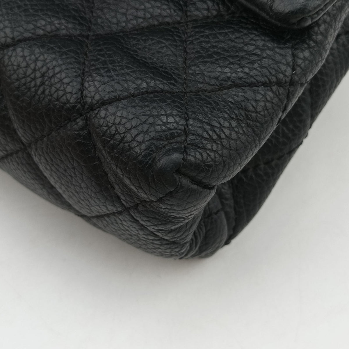 Pre-owned Chanel Matelasse 2.55 Black pebbled U48753 bum bag/waist bag | stylenewstar