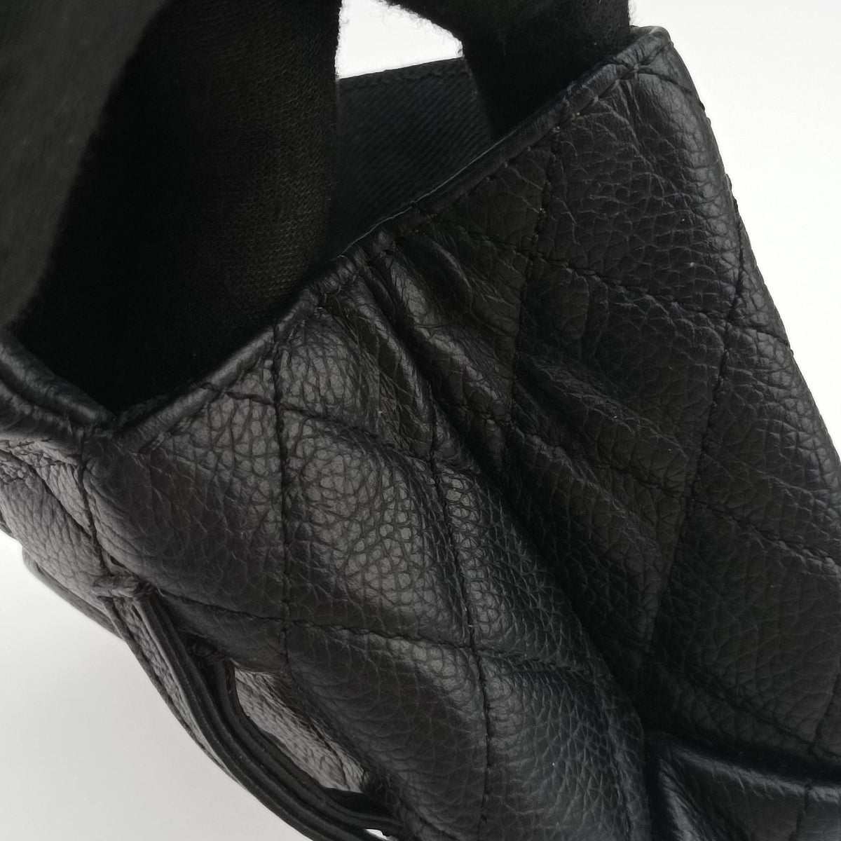 Pre-owned Chanel Matelasse 2.55 Black pebbled U48753 bum bag/waist bag | stylenewstar