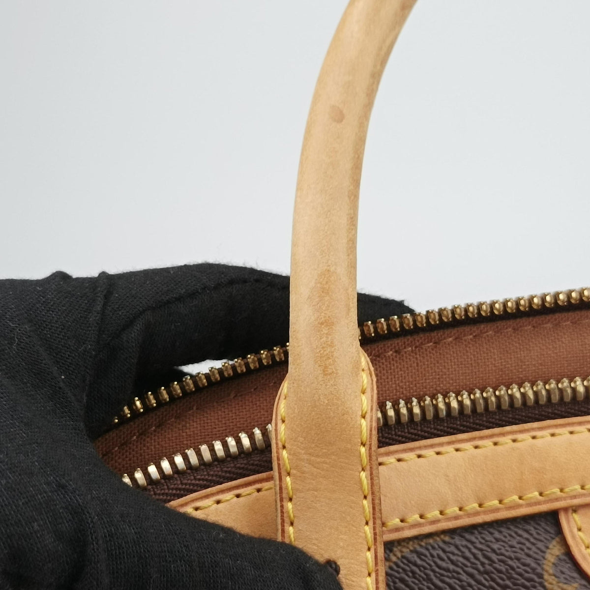 Secondhand Louis Vuitton TIVOLI GM Brown Monogram Canvas M40144 shoulderbag | stylenewstar