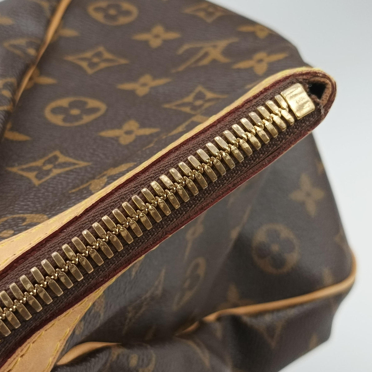 Secondhand Louis Vuitton TIVOLI GM Brown Monogram Canvas M40144 shoulderbag | stylenewstar