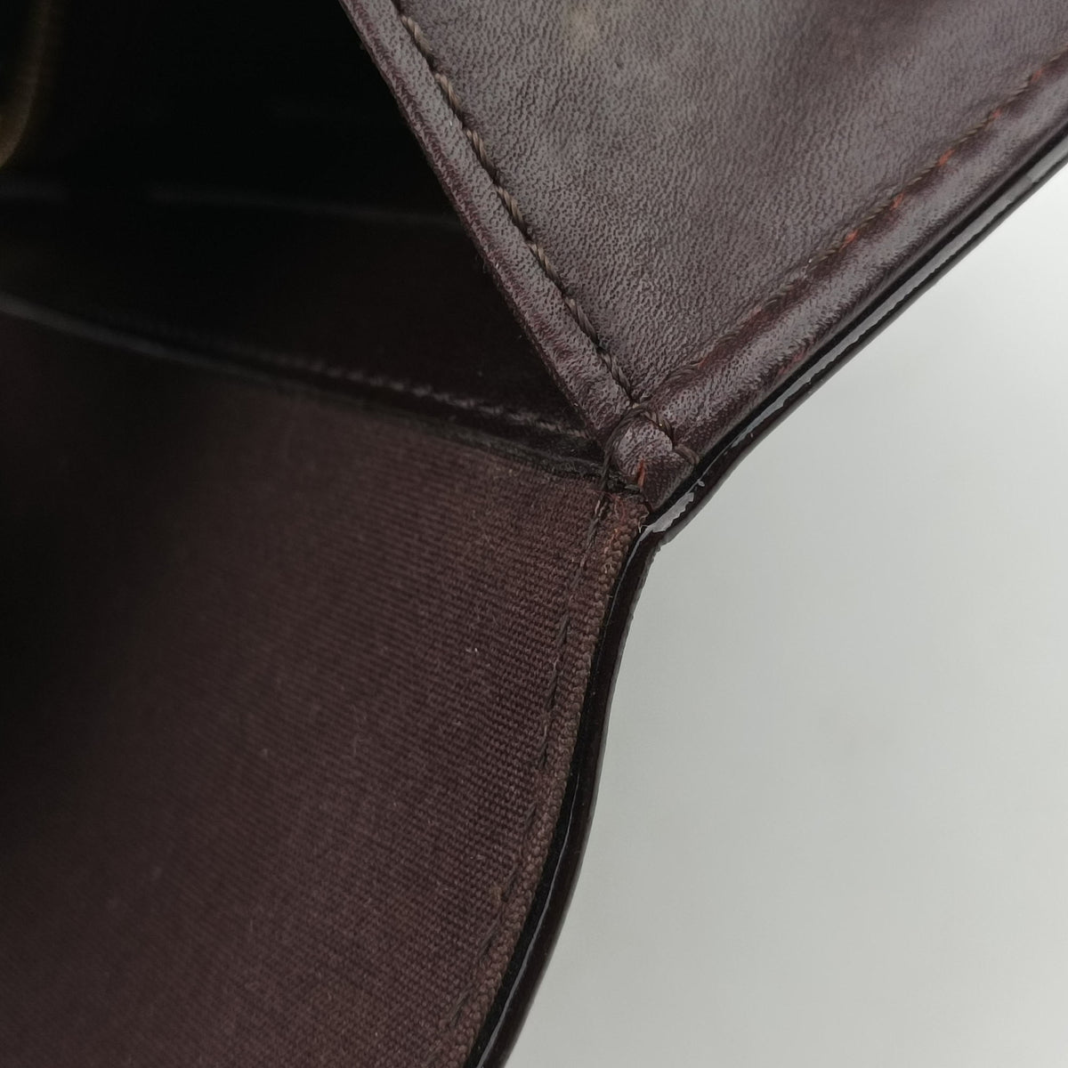 Secondhand Louis Vuitton Clutch Ana Amarante Vernis M91549 shoulderbag | stylenewstar