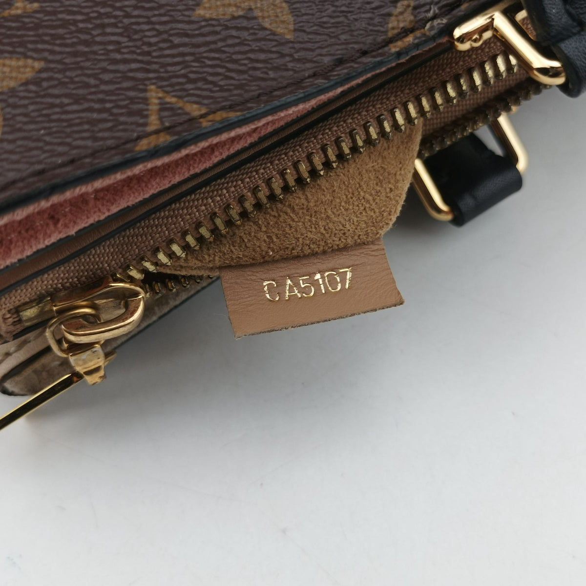 Vintage Louis Vuitton Mille feuille Beige x Brown Monogram canvas x leather M44255 shoulderbag | stylenewstar