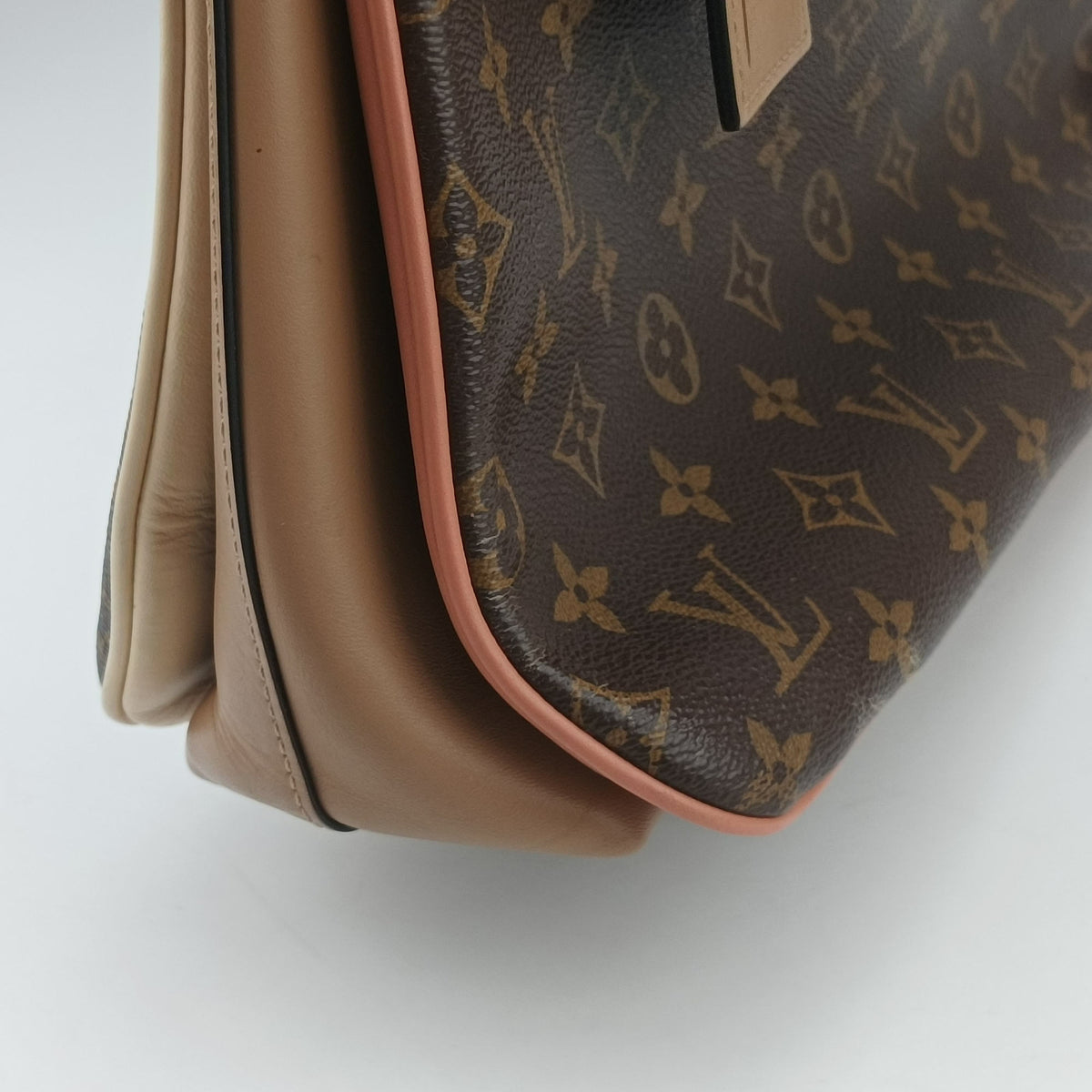 Vintage Louis Vuitton Mille feuille Beige x Brown Monogram canvas x leather M44255 shoulderbag | stylenewstar