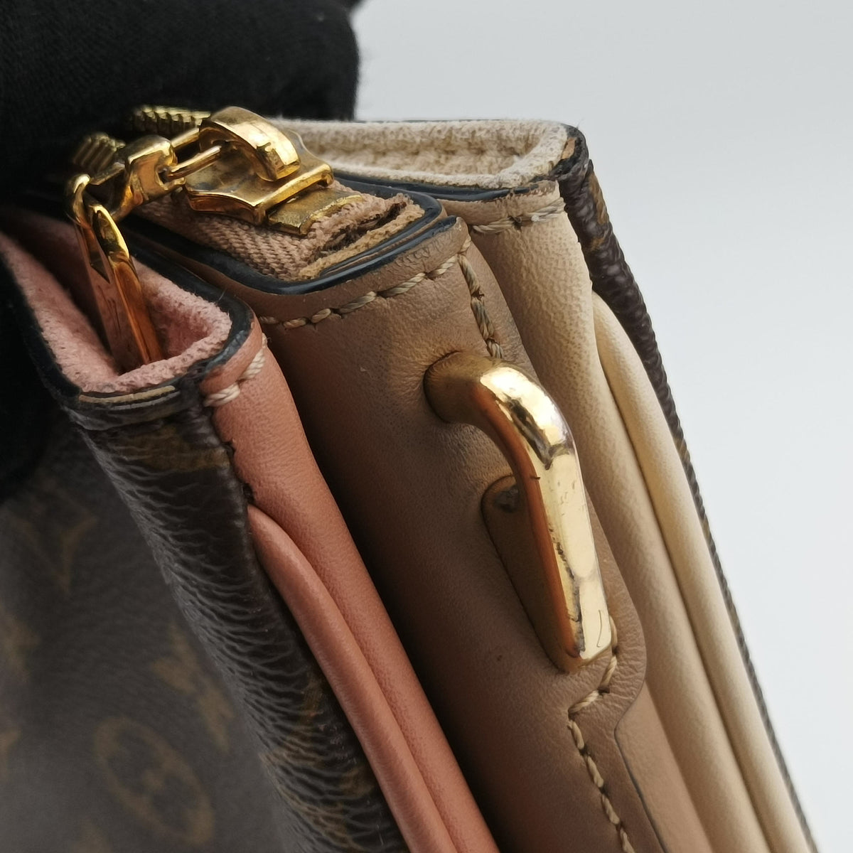 Vintage Louis Vuitton Mille feuille Beige x Brown Monogram canvas x leather M44255 shoulderbag | stylenewstar