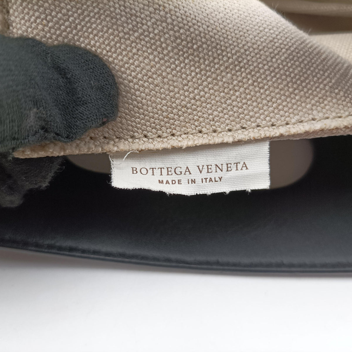Pre-owned Bottega Veneta Maxi-Intrecciato Slip Tote White cloth  handbag | stylenewstar