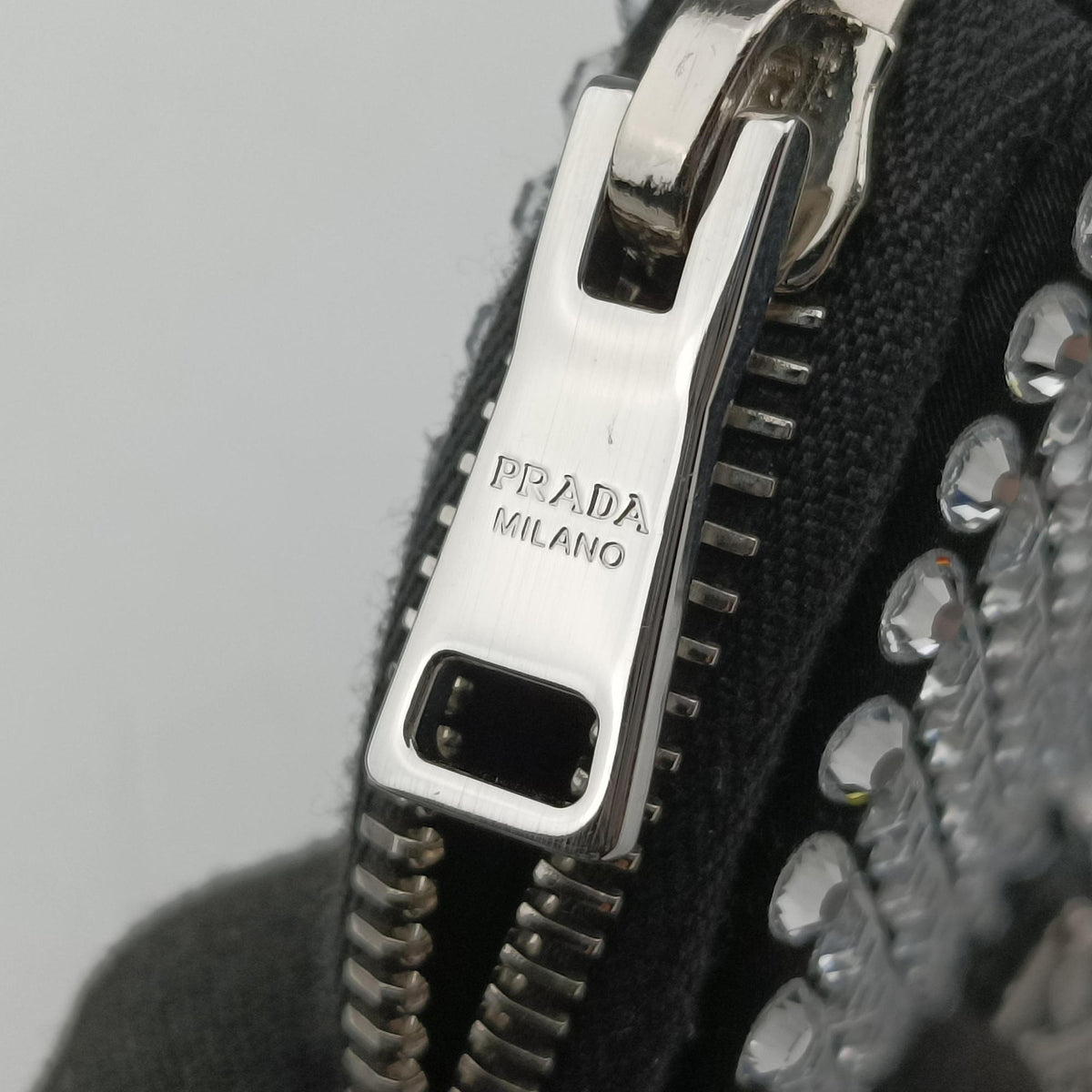 Pre-owned Prada crystal-embellished round Black Rhinestone 1NR003 shoulderbag | stylenewstar