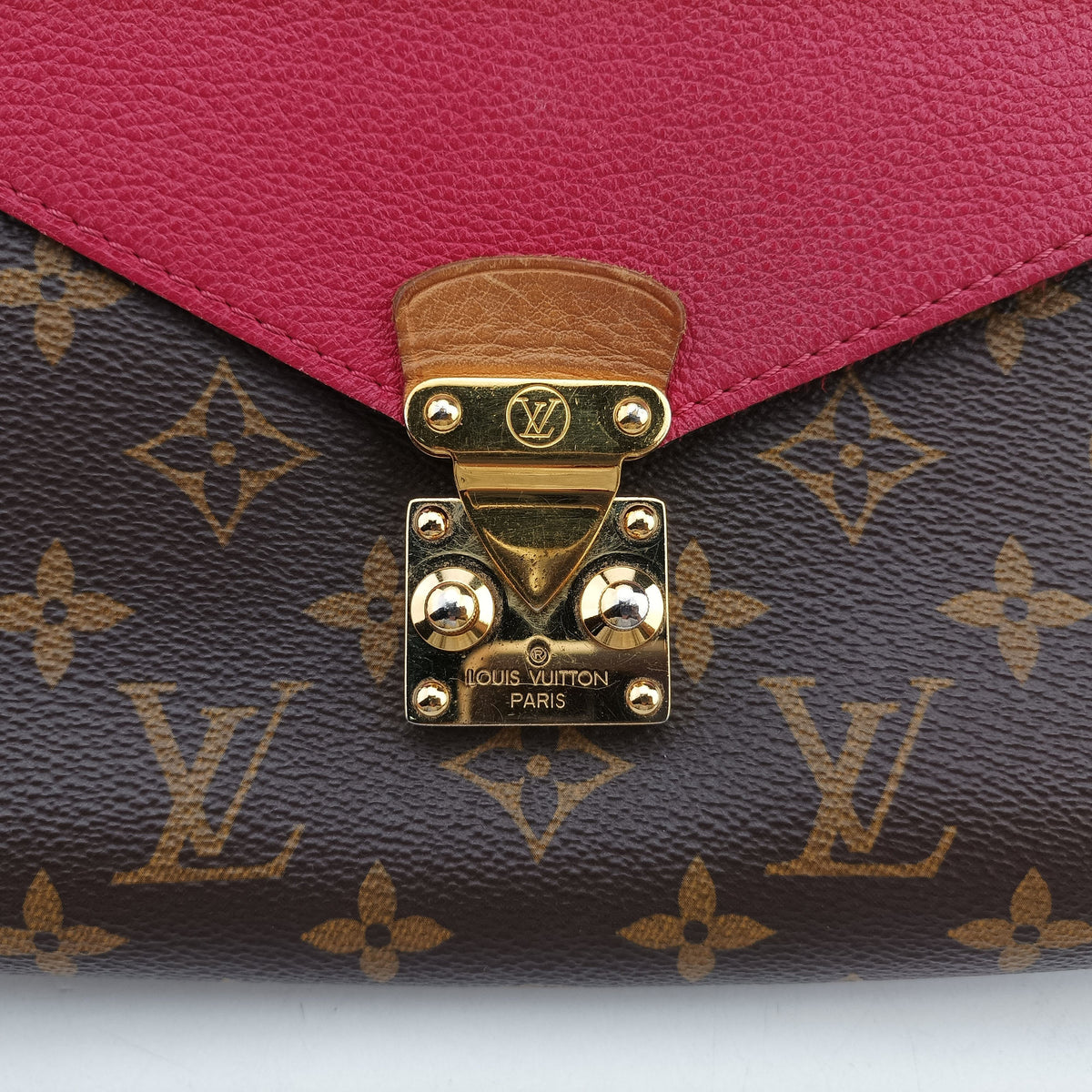 Pre-owned Louis Vuitton Pallas Chain Brown x Cerise Monogram canvas x leather M41201 shoulderbag | stylenewstar