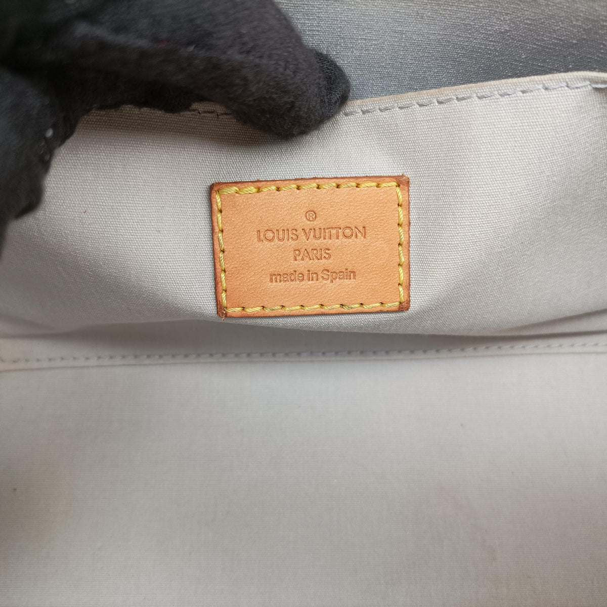 Pre-owned Louis Vuitton ROXBURY Drive Perle Vernis M91374 shoulderbag | stylenewstar
