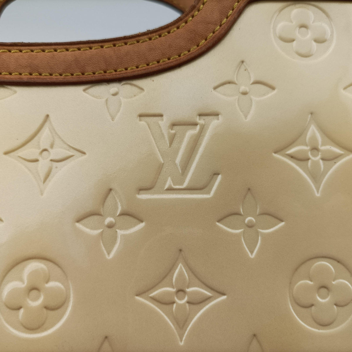 Pre-owned Louis Vuitton ROXBURY Drive Perle Vernis M91374 shoulderbag | stylenewstar