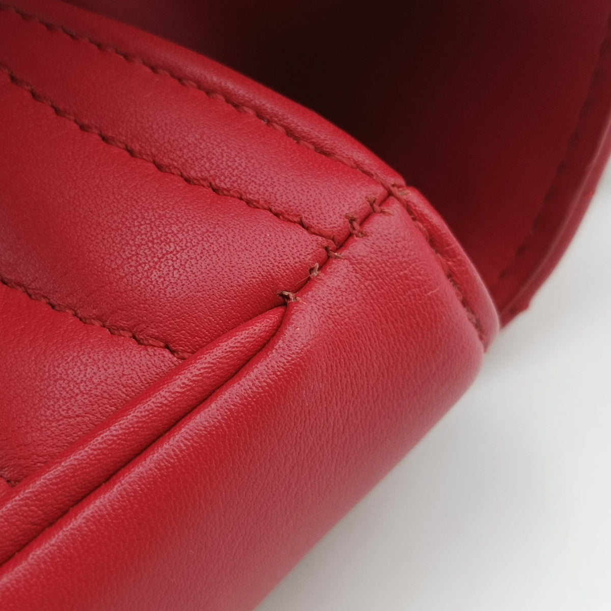 Pre-owned Louis Vuitton NEW WAVE Chain MM Ecarlate Leather M51943 shoulderbag | stylenewstar