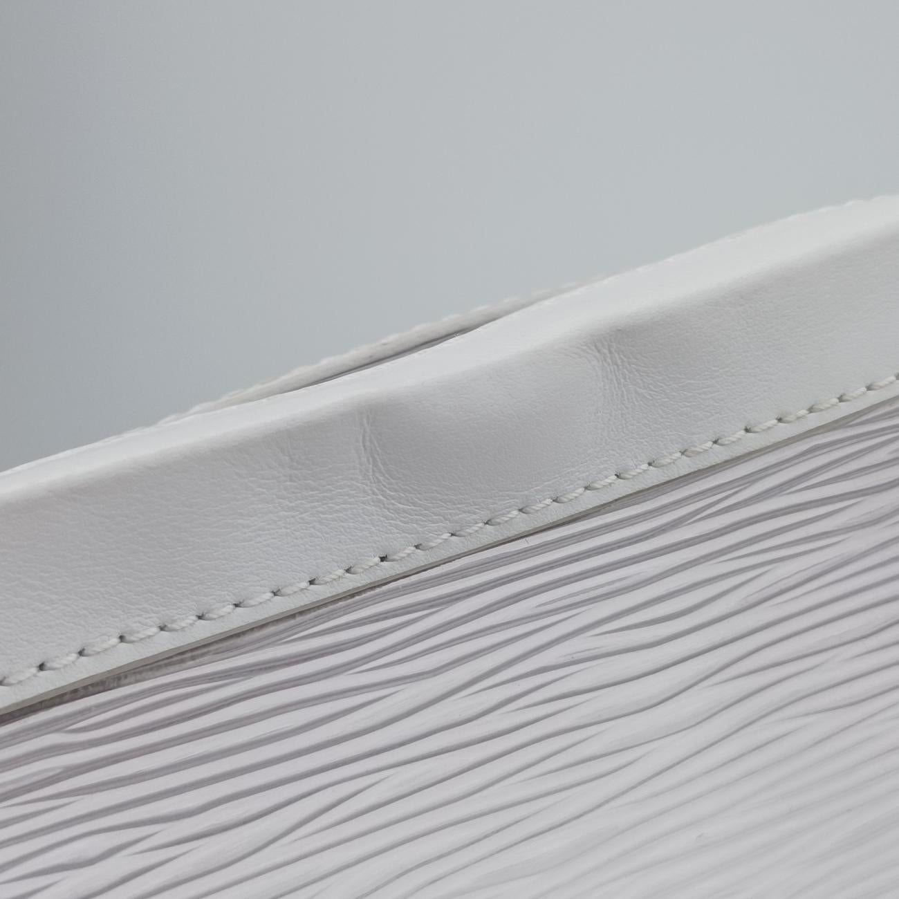 Pre-owned Louis Vuitton SOFT TRUNK TRANSPARENTｘWHITE Epi Plage M55602 shoulderbag | stylenewstar