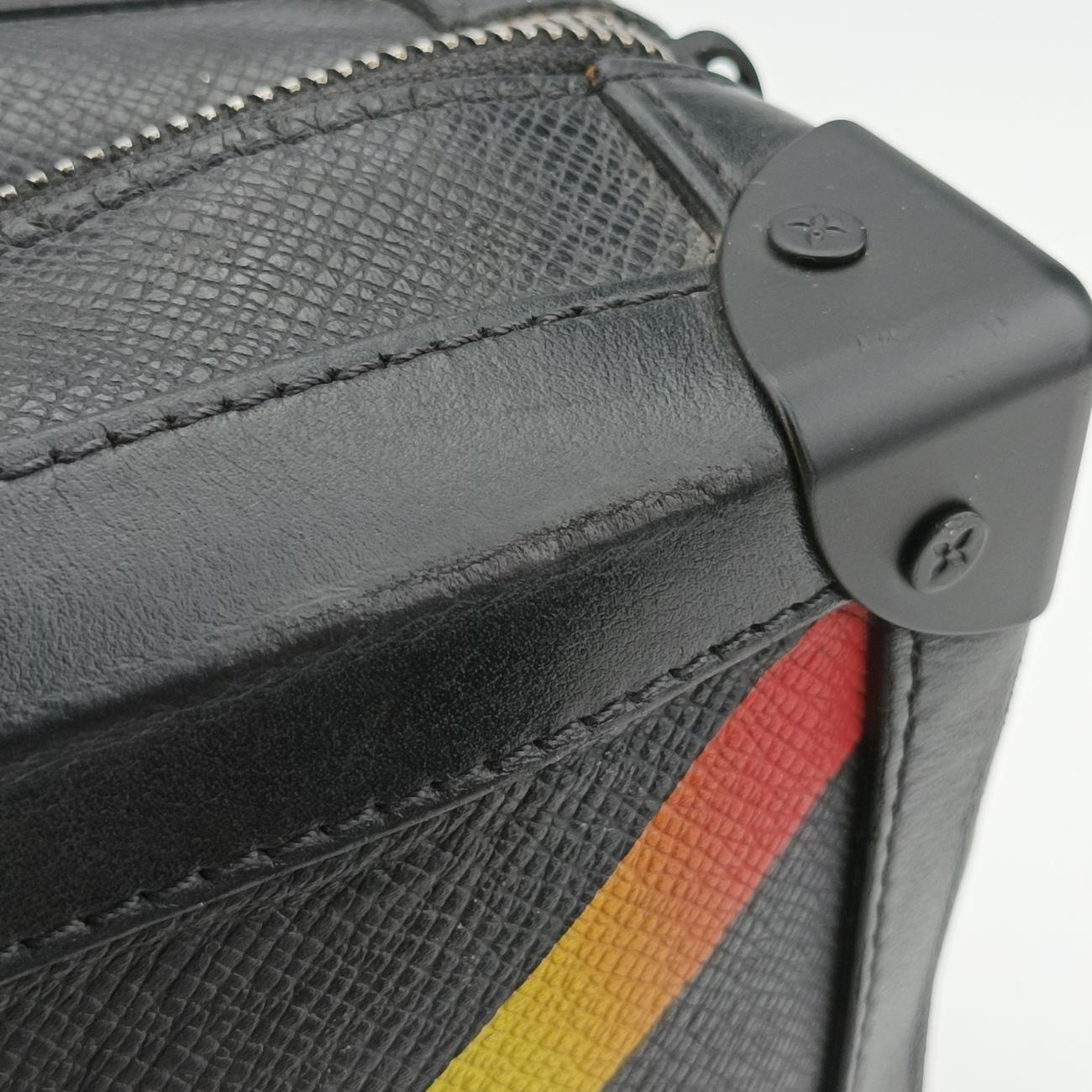 Soft Trunk Black x Rainbow Taiga DU3109